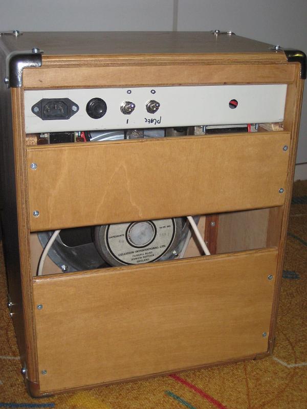 IMG_0522.JPG - Alles netjes vastgeschroefd.